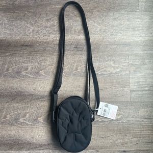 Lululemon Black Crossbody Bag - Team Canada
